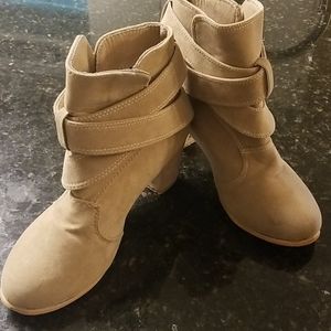 Tan boots size 7